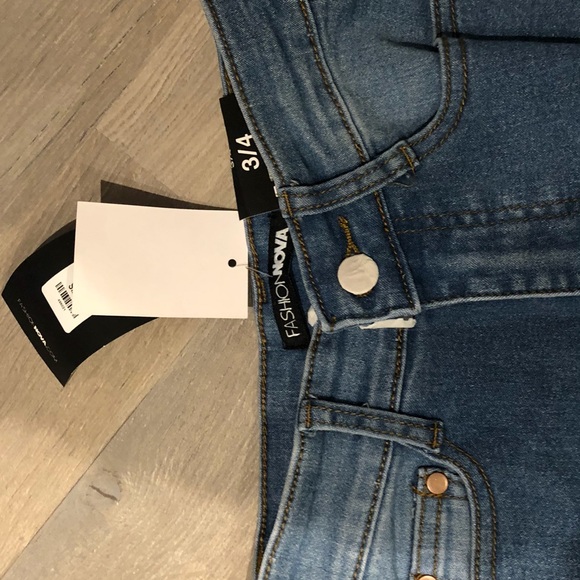 FASHION NOVA distressed jeans - Picture 3 of 5